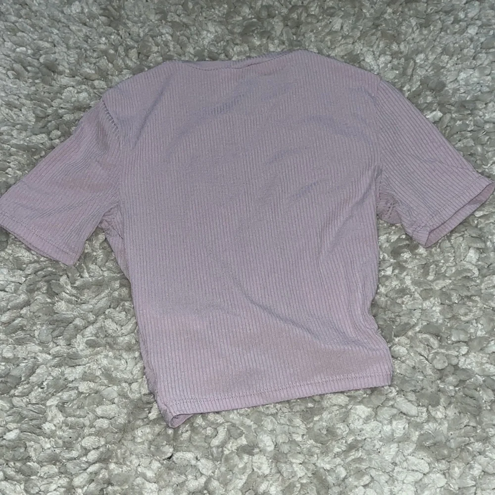 H&M Divided Lavender Crop Top w/ Knotted Front - Picture 3 of 6